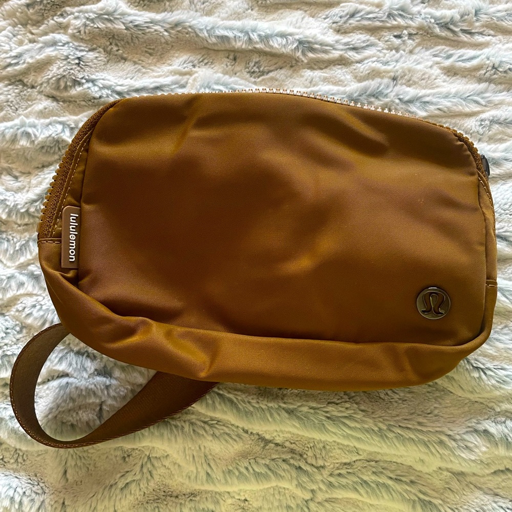 Lululemon Belt bag hardly used.
